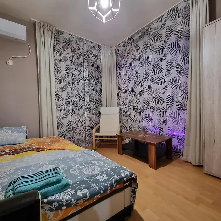 Reni's Apartment-with Private Parking In Center