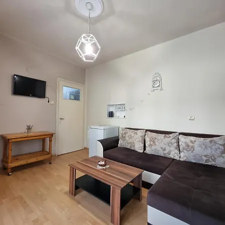 Reni's Apartment-with Private Parking In Center Appartamento